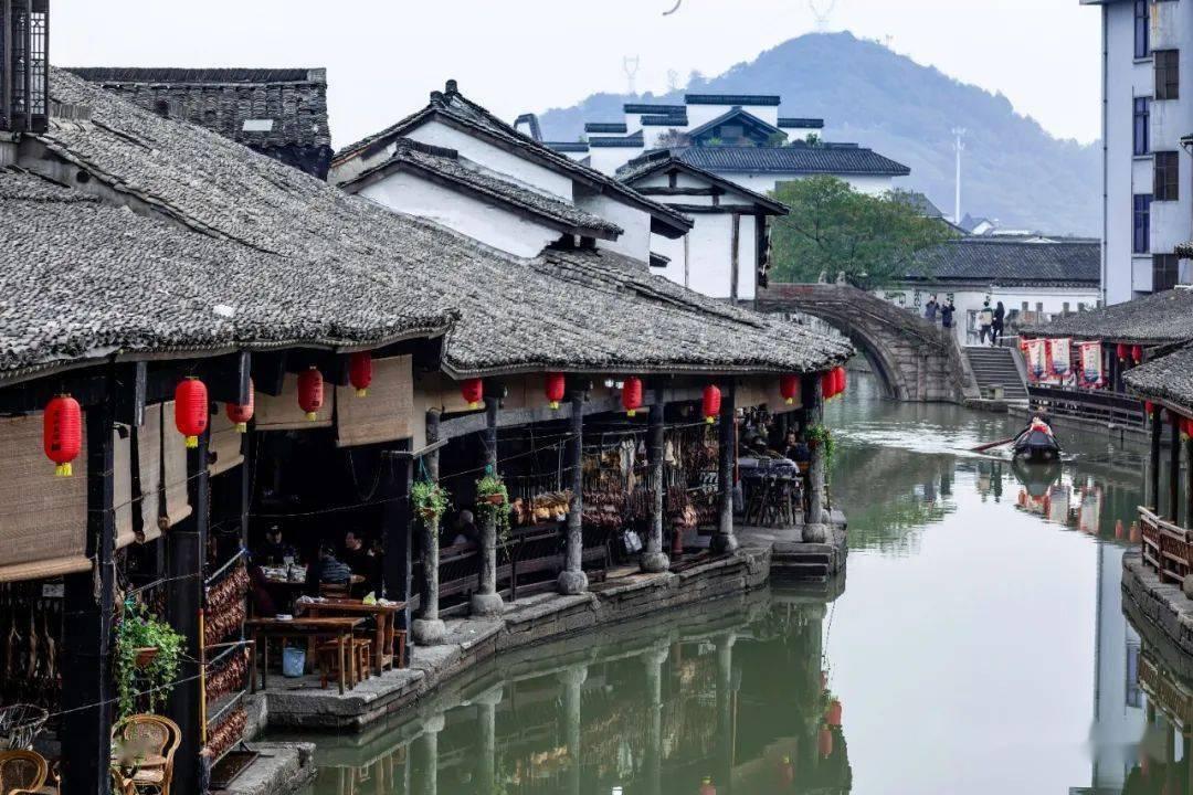 鞠婧祎《千香》新造型路透，看得出鞠鞠很努力在脱离网红妆了……